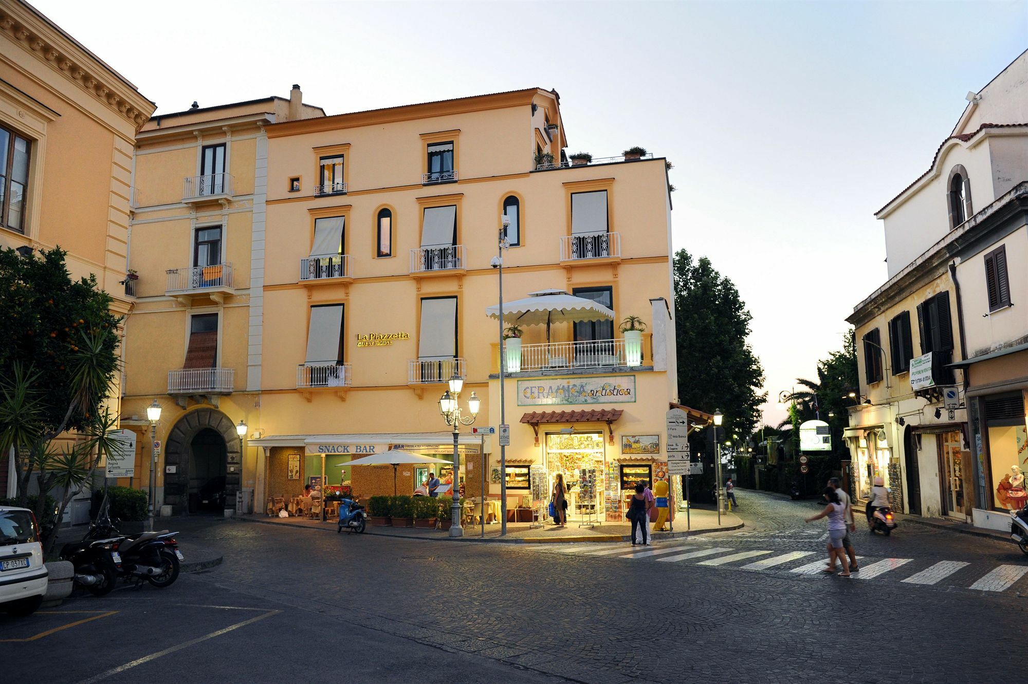 La Piazzetta Guest House Сорренто Екстер'єр фото